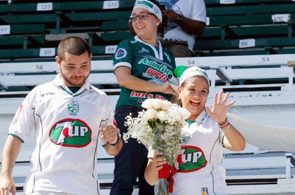 Aficionados del Platense se comprometen en el estadio Excélsior