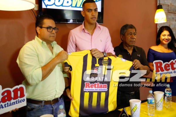 Devron García es presentado como nuevo jugador del Real España