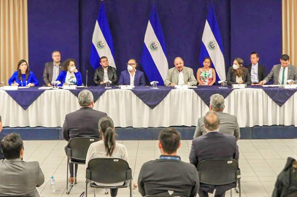 En El Salvador no pagarán energía, agua, cable, internet y préstamos durante tres meses