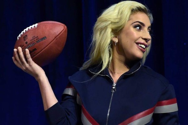 Lady Gaga anota touchdown antes del inicio del Super Bowl