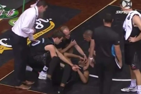 Horrible video: A jugador se le sale un ojo en pleno partido