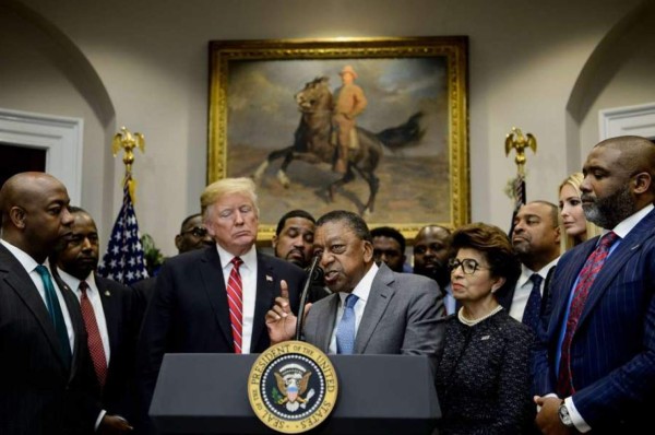 Robert Johnson, multimillonario afroamericano, pide $ 14 billones en reparaciones por la esclavitud