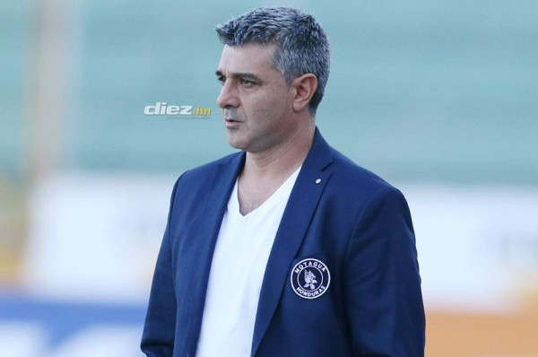 Fotos: El amargo debut del 'Palomo” Rodríguez y la gris tarde de Diego Vázquez