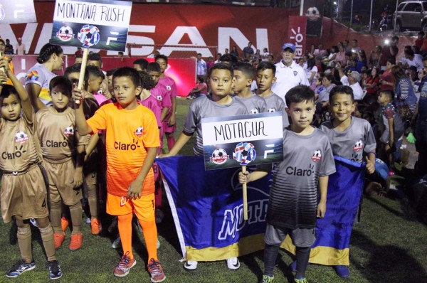 Ambientazo y mucha belleza: Claro inaugura uno de los torneos más esperados en Honduras