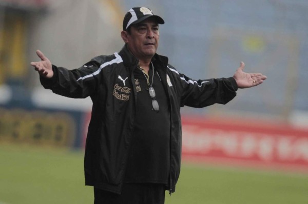 ¡El apagafuegos! Juan Carlos Espinoza sustituirá por cuarta vez a un DT en Olimpia