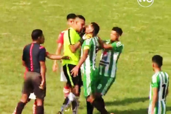 Estrella Roja se retiró de la cancha y el Yoro avanzó a semis en el ascenso