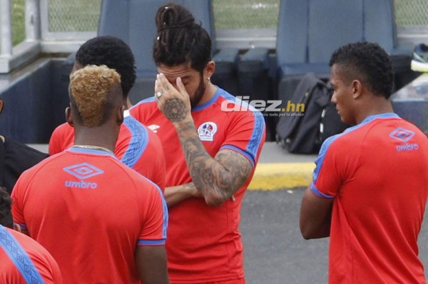 FOTOS: La tristeza de Ferrari y la charla de Beckeles con el preparador físico