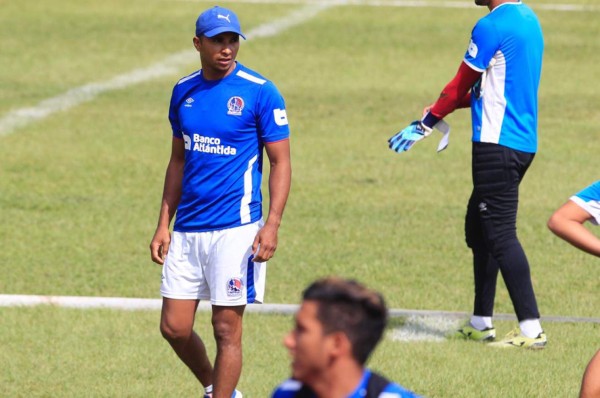 Donis Escober recibe alta médica y ya entrena con Olimpia