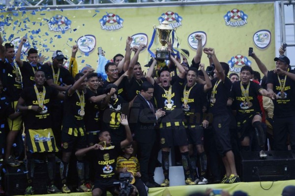 La actualidad la plantilla del Real España que se coronó campeón en 2013