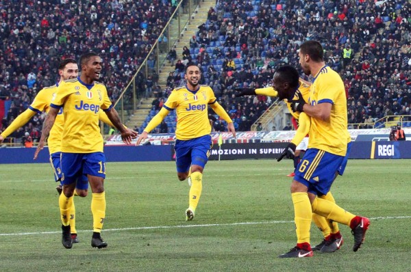 La Juventus golea al Bolonia y se baja al Inter
