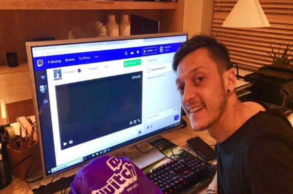 Mesut Ozil no se recupera de una lesión por ser adicto al Fortnite