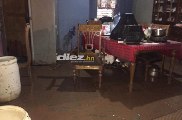 Huracán Eta le inunda la casa a jugador del Vida en la ciudad de La Ceiba