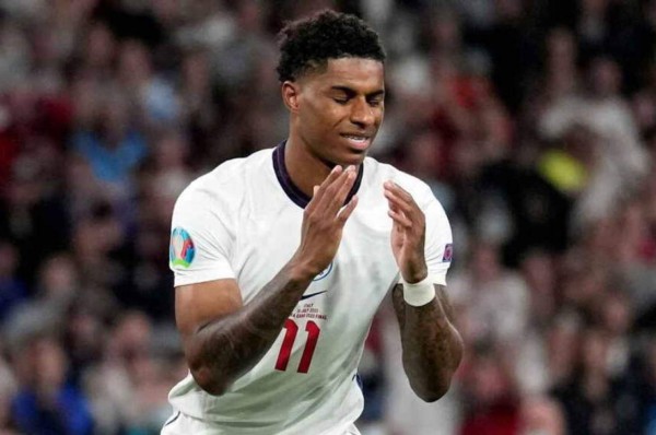 Perdió la Eurocopa, fue víctima de racismo y ahora será operado: Rashford, baja por tres meses por lesión