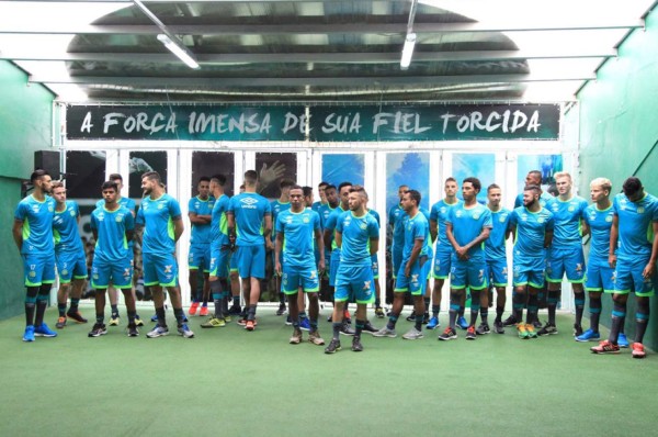 Chapecoense despidió a jugador que se salvó de la tragedia