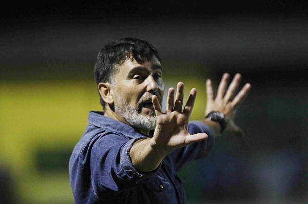 Araujo a Moncada sobre el penal de Solani: 'Le dije al árbitro: qué fácil es marcarle un penal al Honduras”