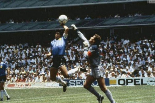 Las repudiables críticas de Peter Shilton, exportero inglés, a Maradona por 'la mano de Dios'