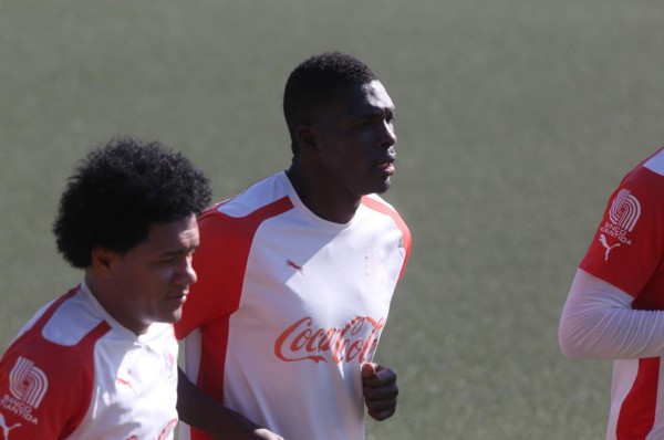 Javier Estupiñán se reincorpora a los entrenos de Olimpia