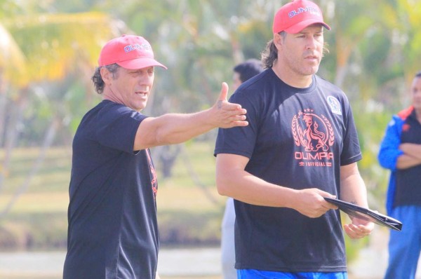 Pedro Troglio reacciona molesto por el castigo: 'Es una vergüenza porque eso no pasó'