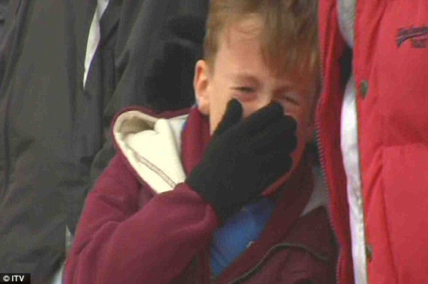 West Ham busca a pequeño aficionado que lloró eliminación de la Copa FA