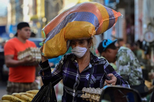Tegucigalpa con colonias militarizadas, mercados con gente y calles desoladas