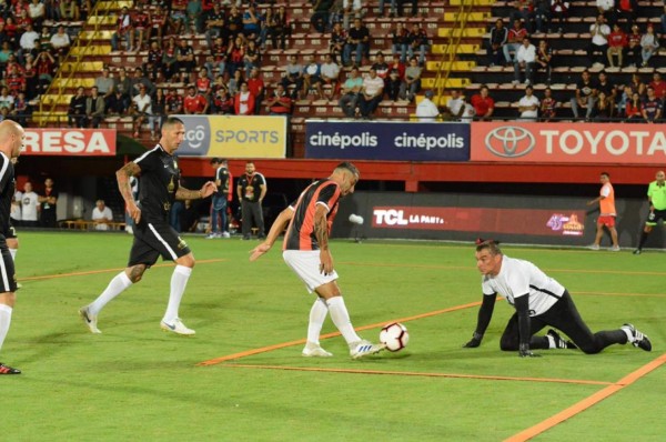 El Duelo de Leyendas se disputó hoy en Costa Rica y este sábado será en Honduras