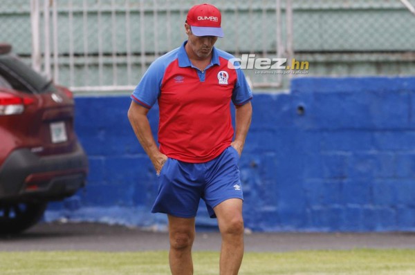 FOTOS: La tristeza de Ferrari y la charla de Beckeles con el preparador físico