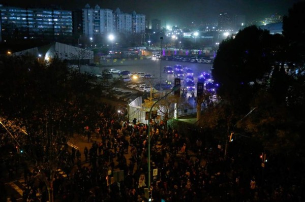 No se vio en TV del clásico: Caos, enfrentamientos y heridos en las afueras del Camp Nou