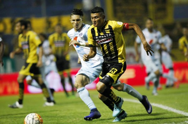 Acosta salvó de la debacle a Real España que empató contra Motagua