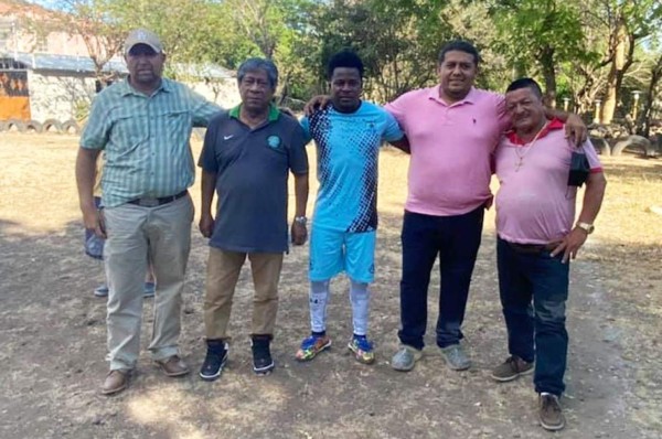 Primi Maradiaga debuta como asesor en el Ascenso recibiendo paliza a manos de 'Carlón” Martínez