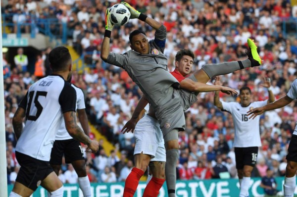 Atacan a Keylor Navas en Inglaterra tras amistoso: 'Portero más sobrevalorado'