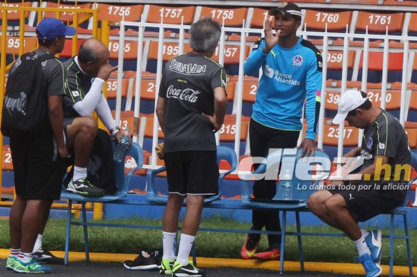 Donis Escober entrenó con el Olimpia