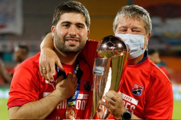 Familia, trayectoria y todas sus polémicas: las fotos y datos que debes saber del 'Bolillo' Gómez, el nuevo DT de Honduras