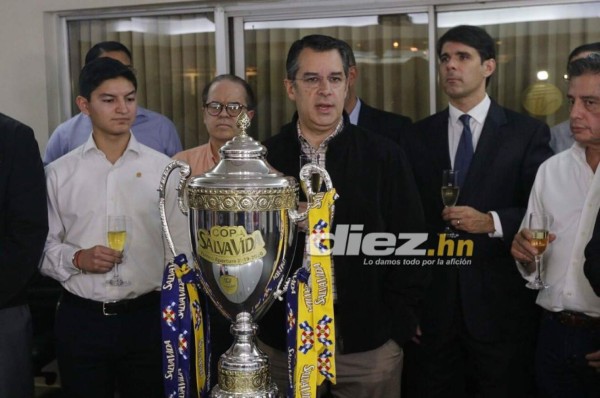Fotos: Así fue el brindis de la directiva del Olimpia junto con Pedro Troglio por la copa 31