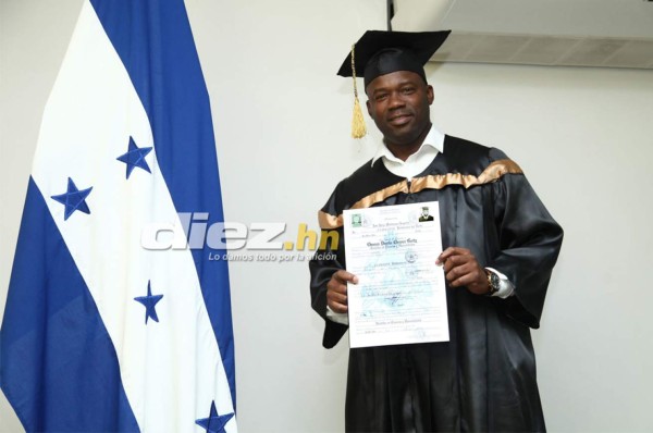 Osman Chávez se gradúa del colegio y ahora sueña con ser abogado y psicólogo