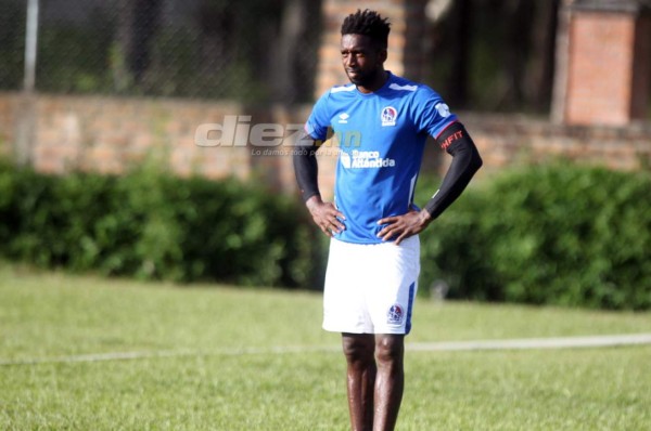 El defensa Johnny Palacios recibe el alta médica en Olimpia