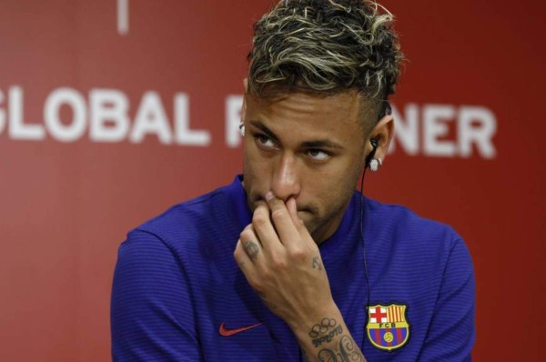 Padre de Neymar: ''Él no tiene la más mínima idea de abandonar el Barcelona''
