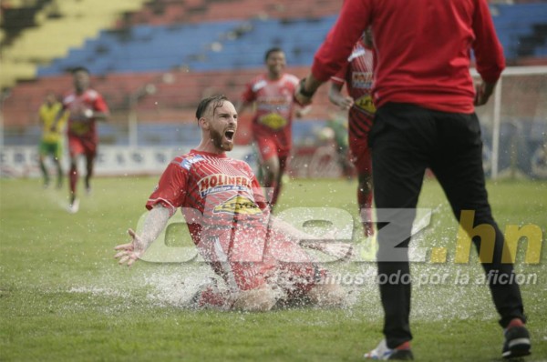 Vida saca apretado triunfo ante Social Sol y se aleja del último lugar