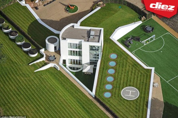 Espectaculares: Los futbolistas que tienen sus mansiones con cancha de fútbol