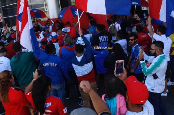 Fotos: Banderazo de la UltraFiel a Olimpia previo a su duelo contra Montreal Impact