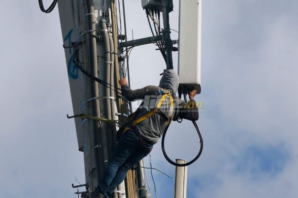 Ni con maquillaje luce bien el estadio Nacional: Agujeros en las graderías, engramillado dañado y láminas como 'adornos'