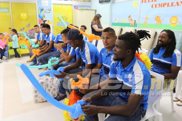 Los niños con cáncer motivan al Honduras Progreso para las semifinales