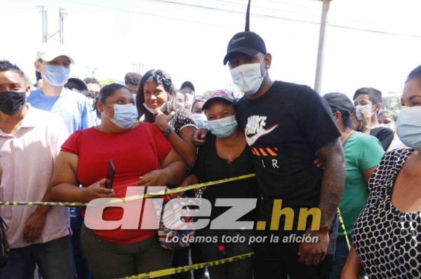 Romell Quioto lleva alegría y muchos regalos a niños afectados por huracanes en La Lima