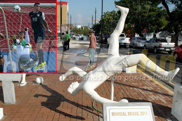 Inmortalizan en la Plaza Mundialista la Chilena de Juan Carlos García