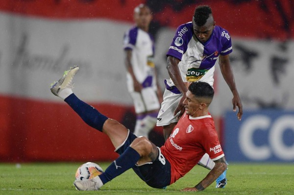 'Muma' Fernández y Fénix se despiden de la Copa Sudamericana al caer ante Independiente de Argentina
