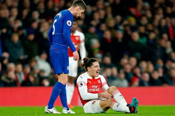 Héctor Bellerín estará de baja 9 meses por lesión grave en la rodilla