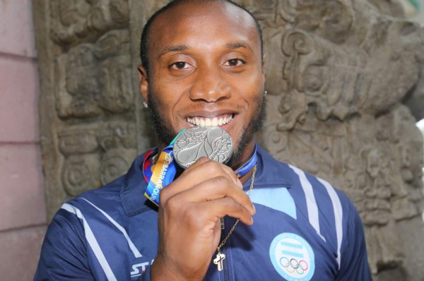 Medallistas hondureños regresan de los Juegos Centroamericanos y de Caribe