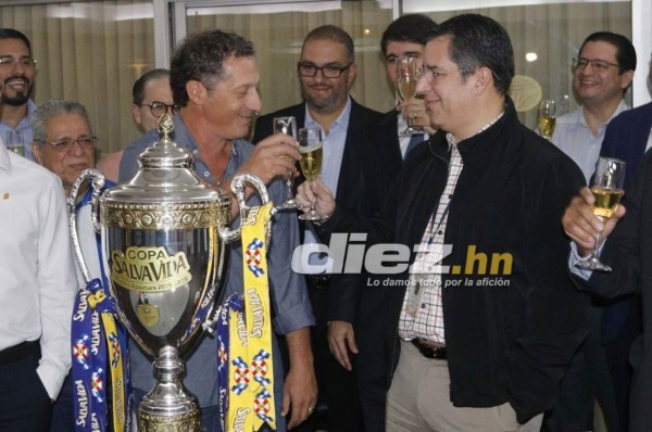 Fotos: Así fue el brindis de la directiva del Olimpia junto con Pedro Troglio por la copa 31