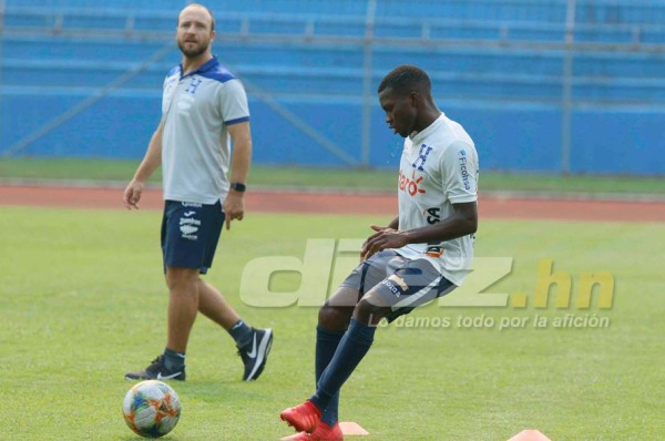 Carlos 'Zapatilla' Mejía retornó a los entrenamientos con la Sub-20 de Honduras