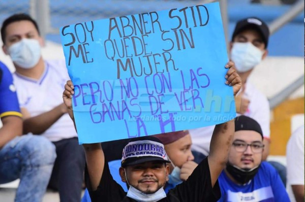 'No jueguen con la alegría del pueblo' y 'Fuera Coito': las pancartas que causaron sensación en el Honduras-Jamaica