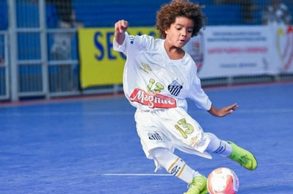 ¿Quién es el crack? Futbolista de 8 años, el brasileño más joven en firmar contrato con Nike